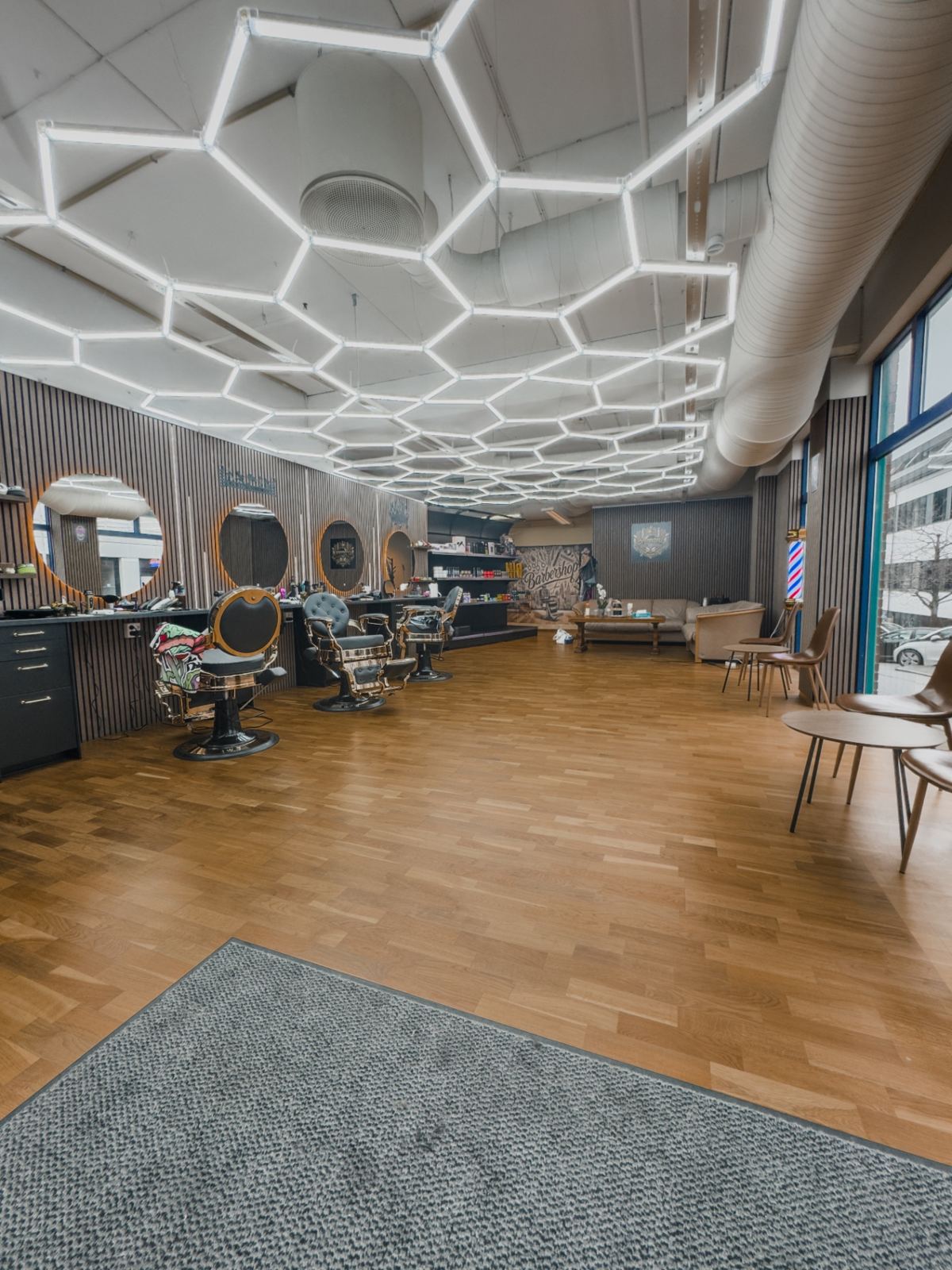 Interiøret hos Awani Royal Barbershop i Bryne